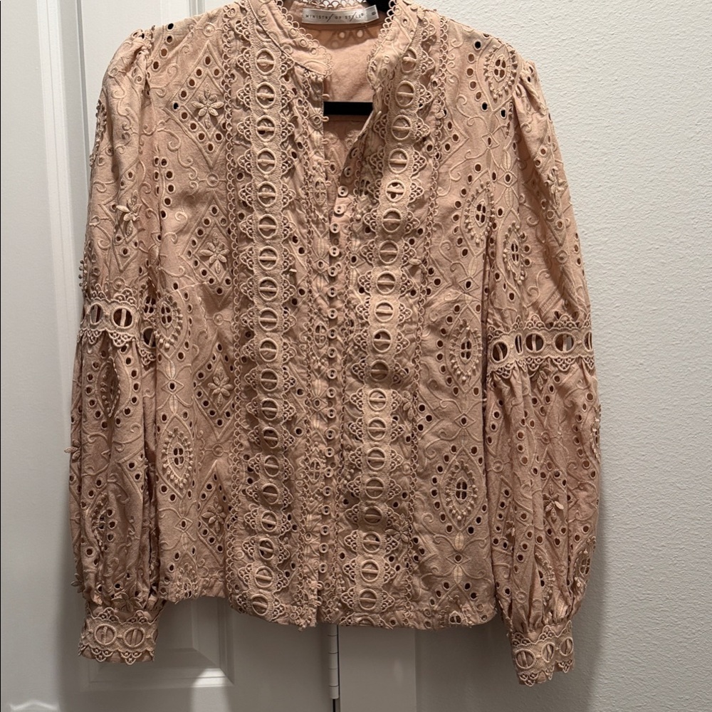Chic Lace Women's Blouse in Beige US4 AU8